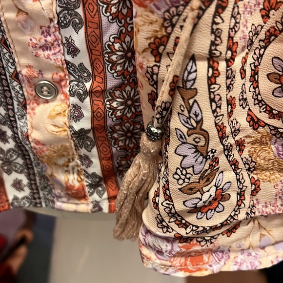 Taylor & Sage boho button down blouse with tassels size small - Picture 4 of 10